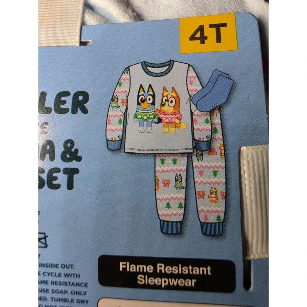 Bluey Toddler 3 Piece Pajama and Sock Set Blue Fleece Holiday 4T NEW
